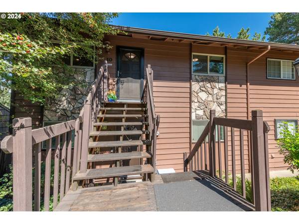 5005 SW MITCHELL ST, Portland, OR 97221