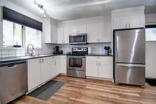 Calgary, AB T3H 1R6,40 Strathearn Rise SW