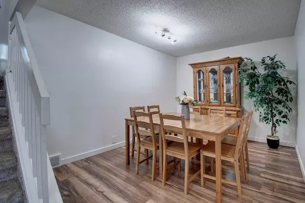 Calgary, AB T3H 1R6,40 Strathearn Rise SW