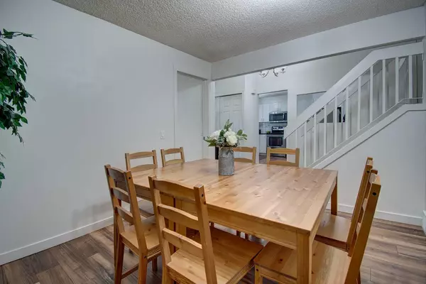 Calgary, AB T3H 1R6,40 Strathearn Rise SW