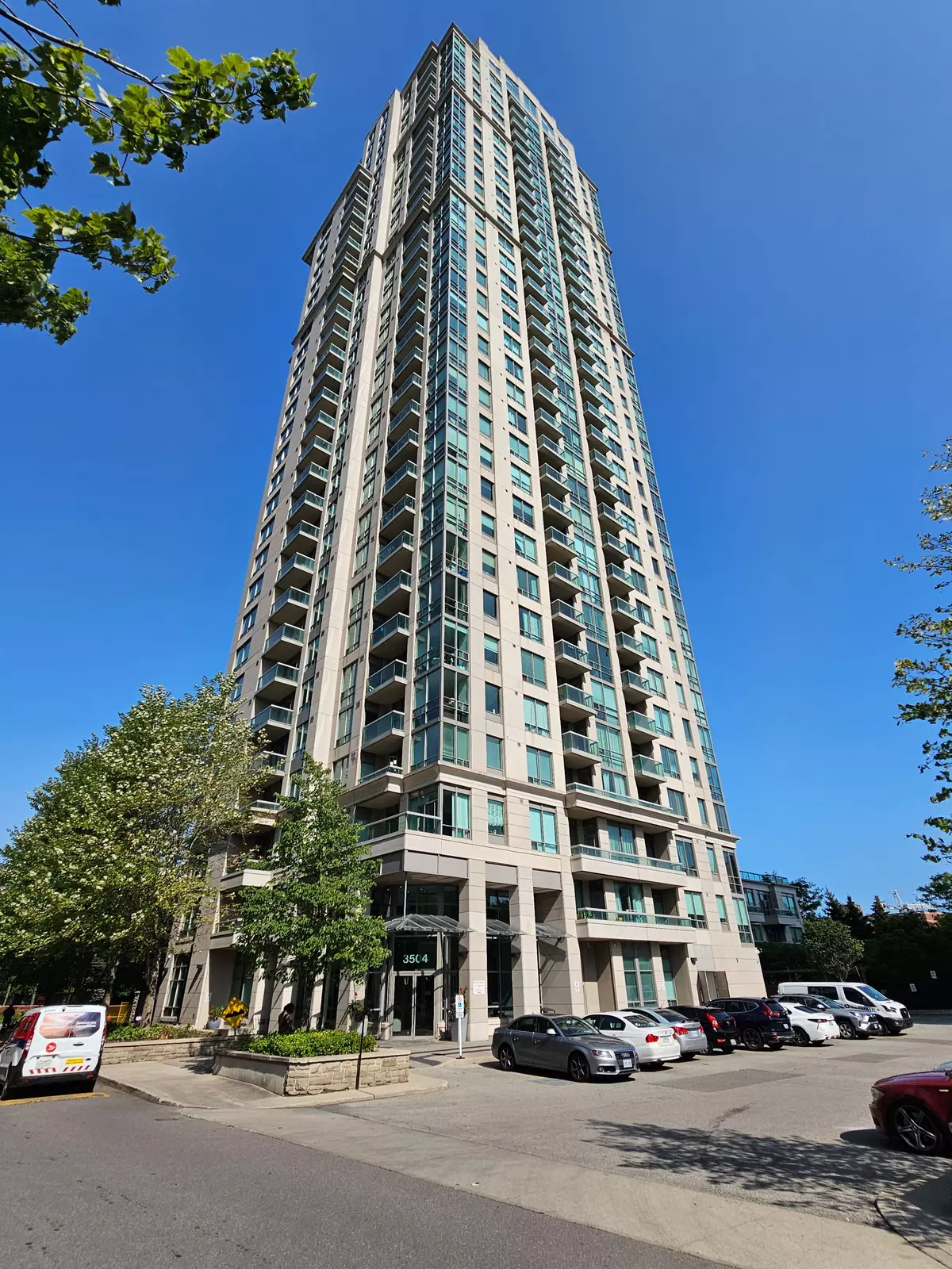 Mississauga, ON L5B 0B9,3504 Hurontario ST #3505