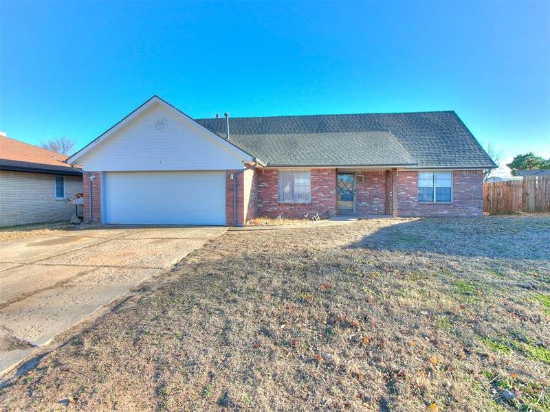 608 Emerwood Court, Moore, OK 73160