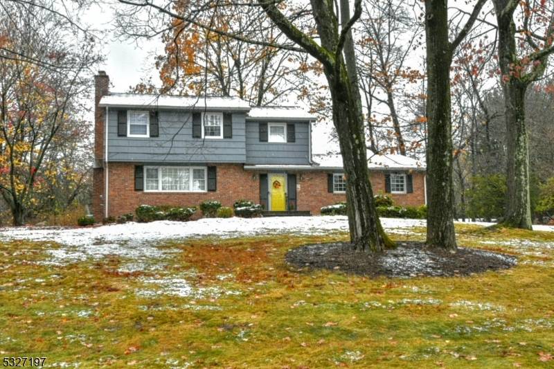 40 Sparrowbush Rd, Upper Saddle River Boro, NJ 07458