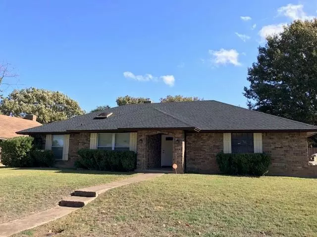 Fort Worth, TX 76133,6925 Windcrest Lane