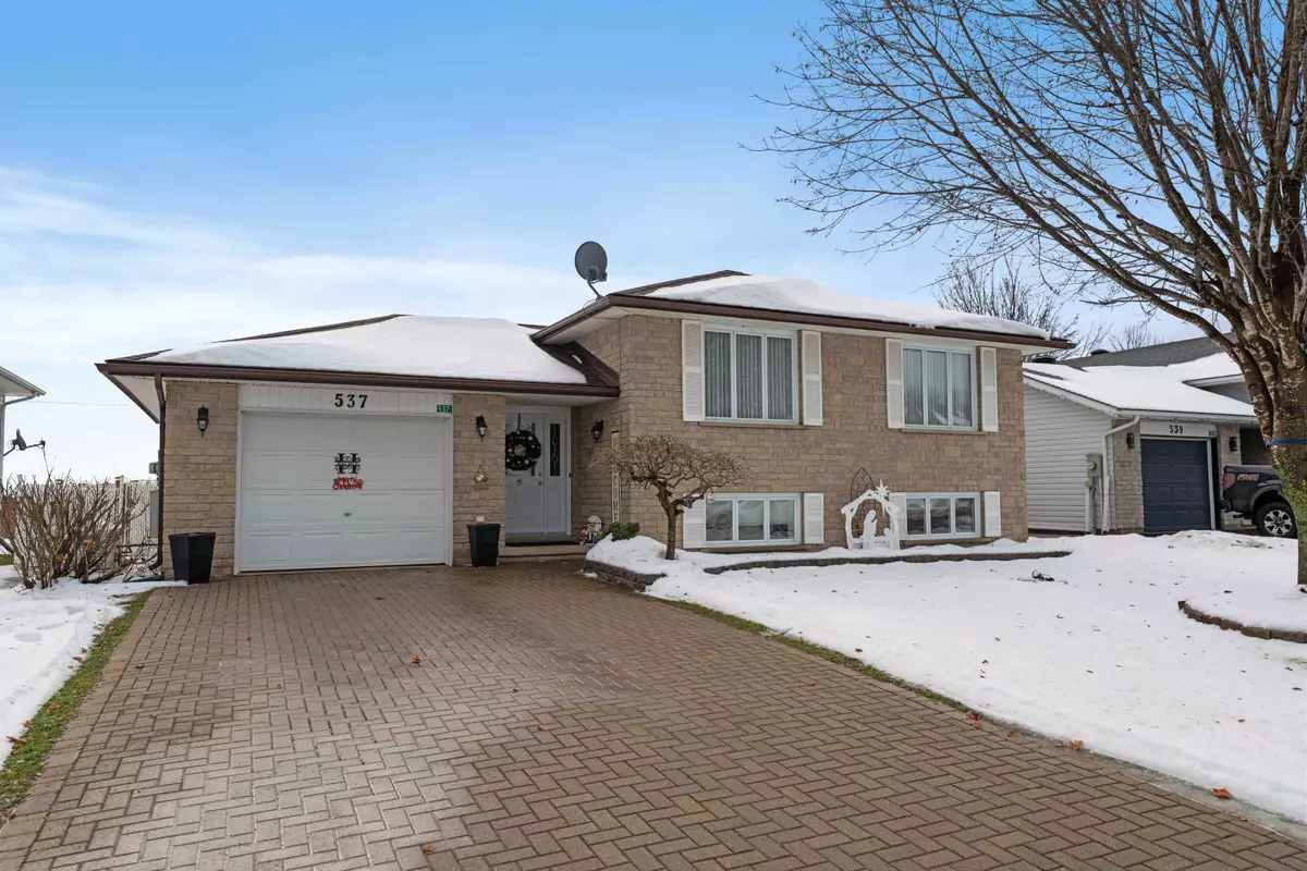 Renfrew, ON K8A 8K5,537 Angus Campbell DR