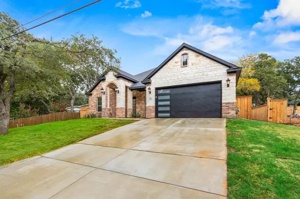 709 Ross Trail,  Arlington,  TX 76012