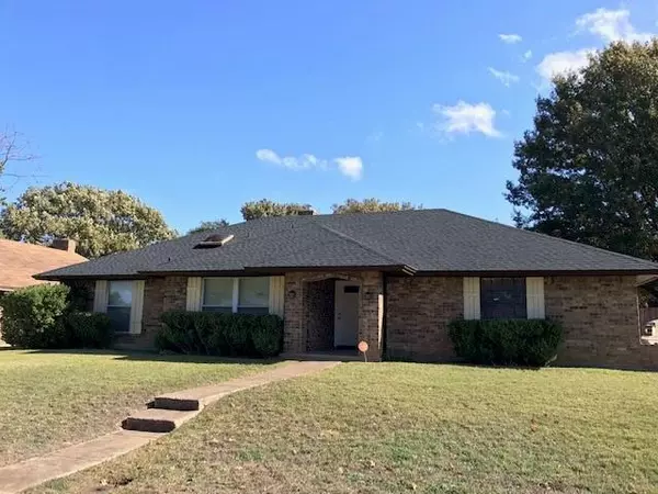 6925 Windcrest Lane, Fort Worth, TX 76133