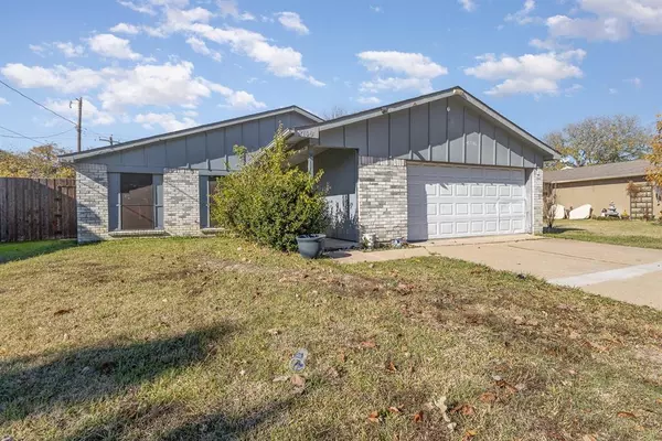 Arlington, TX 76006,2106 Bear Creek Lane