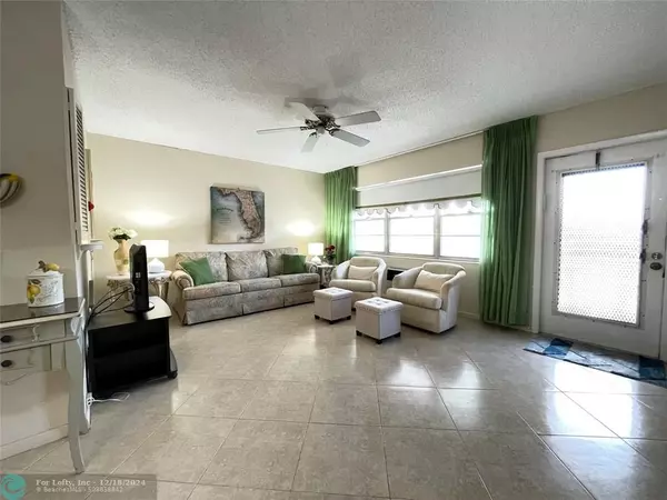 Deerfield Beach, FL 33442,321 Oakridge R  #321