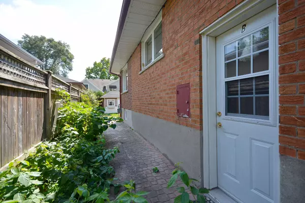 Oakville, ON L6L 2P2,1144 Sarta RD #Lower