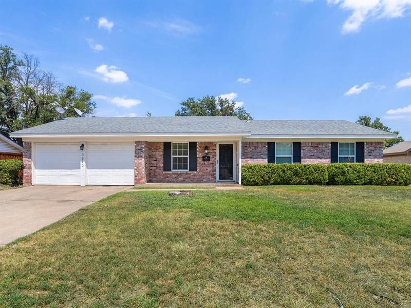 3845 Sagebrush Road, Benbrook, TX 76116