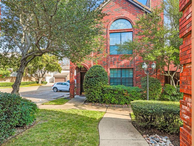 17055 Vinland Drive, Addison, TX 75001