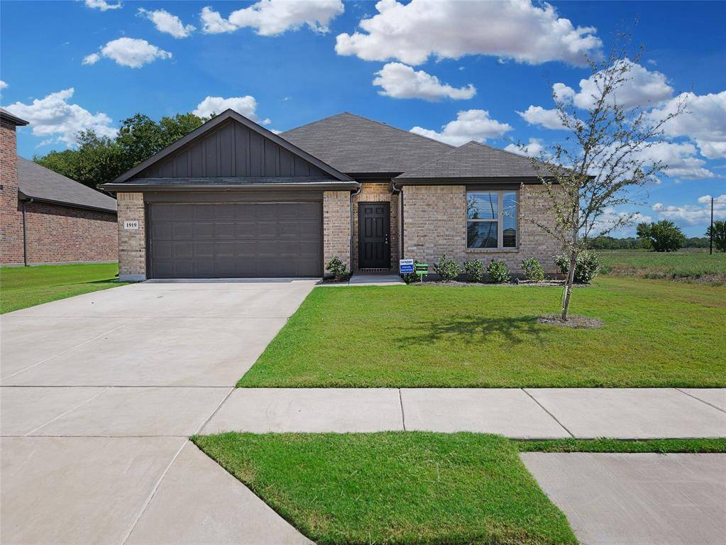 Van Alstyne, TX 75495,1919 Rolling Ridge Drive