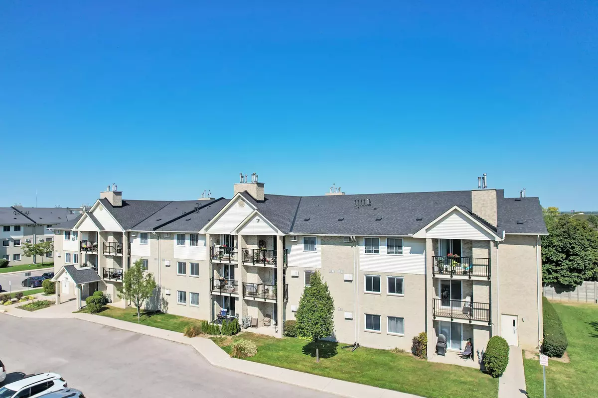 London, ON N5Z 4Y1,739 Deveron CRES #209