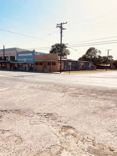 Edgewood, TX 75117,115 N Houston Street