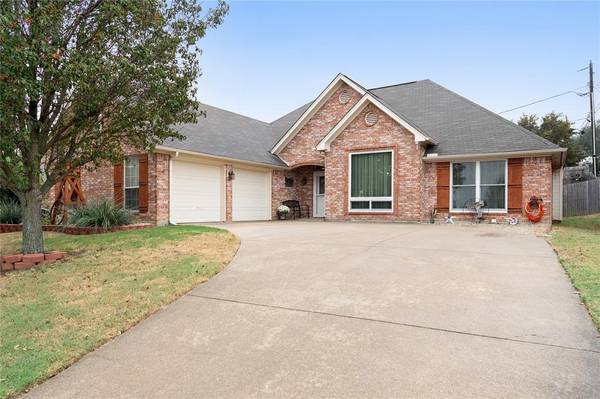 615 NW Jayellen Avenue, Burleson, TX 76028