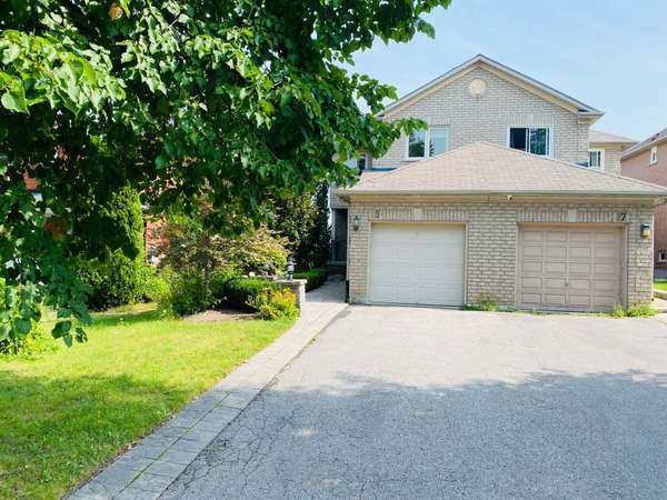 15 Fife RD, Aurora, ON L4G 6Z1