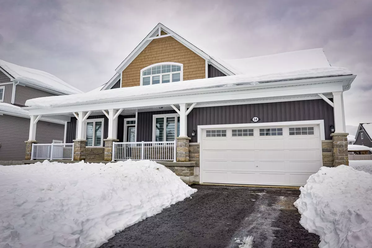 Muskoka, ON P1L 0N4,54 Dyer CRES #Upper