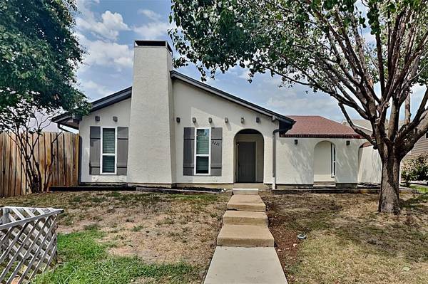 2221 Sheraton Drive, Carrollton, TX 75007