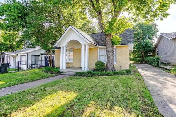 2917 8th Avenue,  Fort Worth,  TX 76110