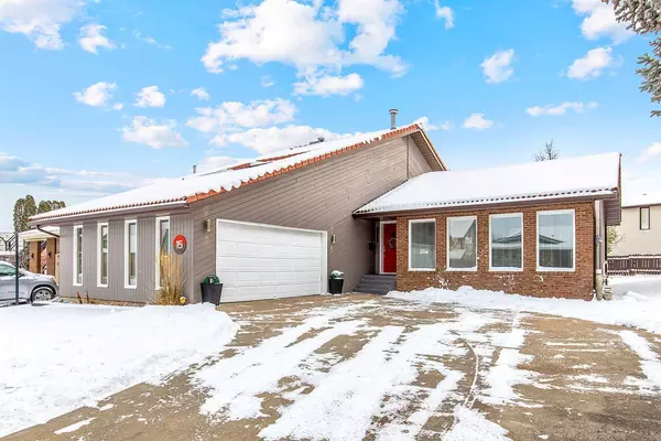 15 Ross View Close SE,  Medicine Hat,  AB T1B3J4