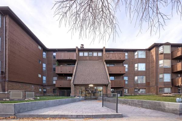 8403 Fairmount DR Southeast #205, Calgary, AB T2H 0Y9