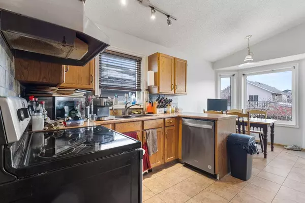 Calgary, AB T2A 7P8,35 Applefield Close Southeast