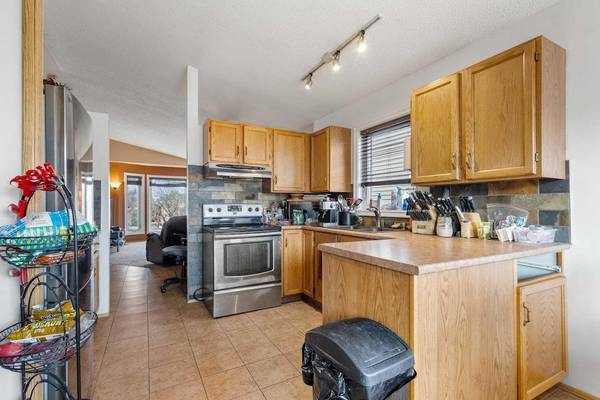 Calgary, AB T2A 7P8,35 Applefield Close Southeast