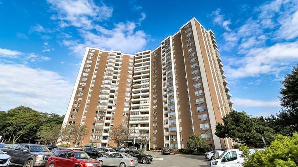 60 Pavane Linkway WAY #502, Toronto C11, ON M3C 1A2