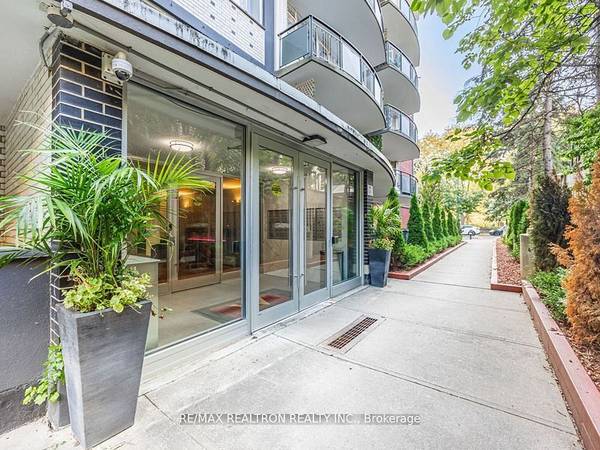 25 Bedford RD #804, Toronto C02, ON M5R 2K1