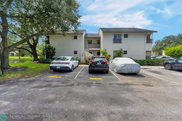 Coconut Creek, FL 33063,3267 Cocoplum Cir  #3340