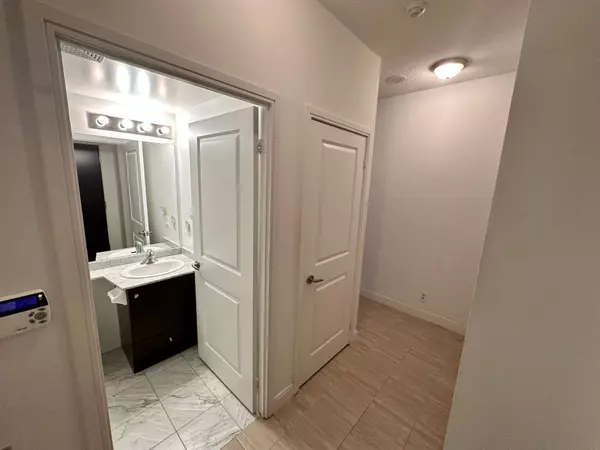 Mississauga, ON L4Z 0A9,50 Absolute AVE #1601