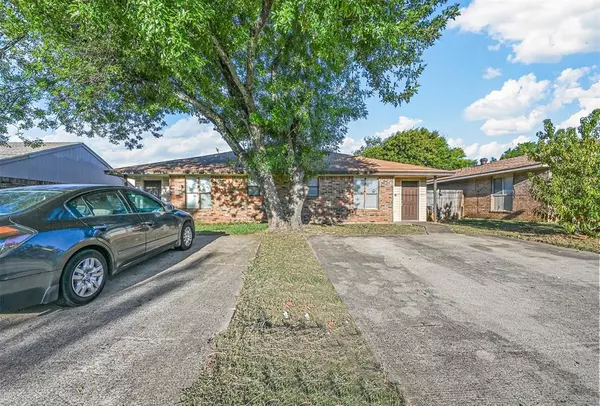 1128 S Clark Road, Cedar Hill, TX 75104