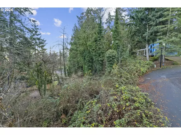 West Linn, OR 97068,18520 HILLSIDE CT