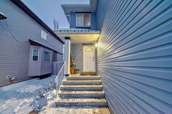 Calgary, AB T2Y 4G8,37 Somerside CRES Southwest