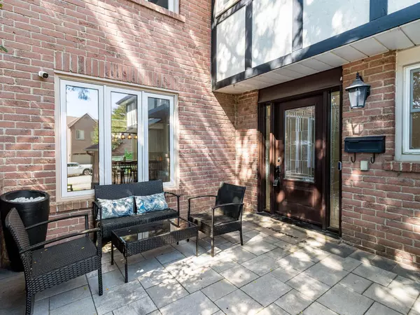 Oakville, ON L6H 5A5,195 Romain CRES