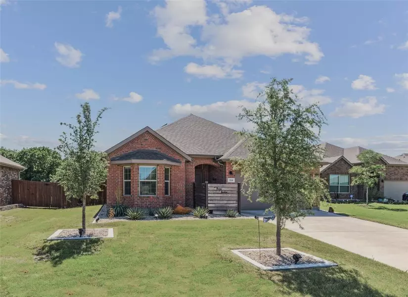 312 Smart Strike, Granbury, TX 76049