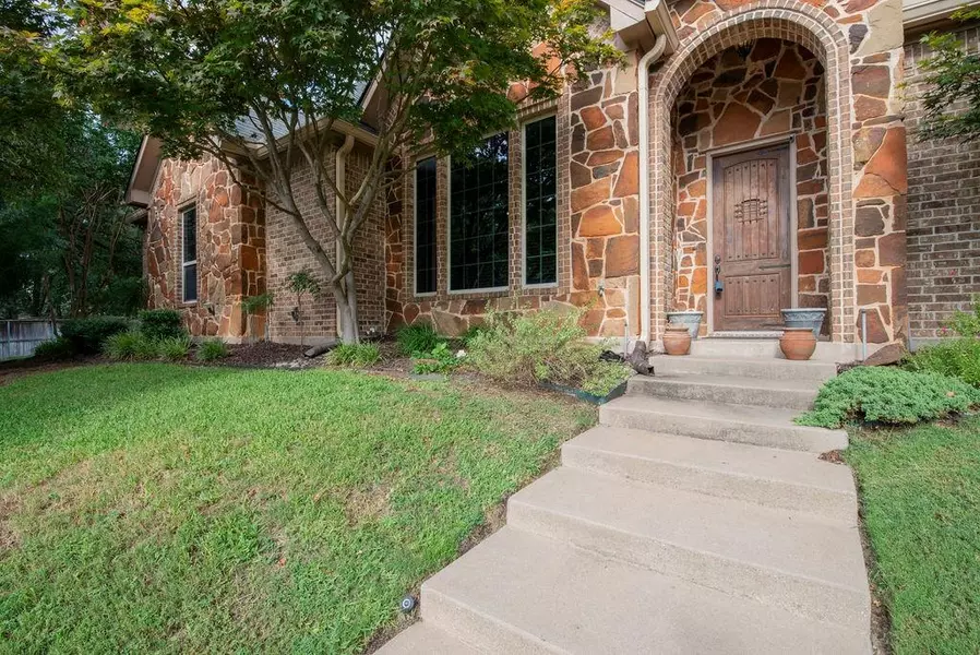 915 Royal Court, Burleson, TX 76028