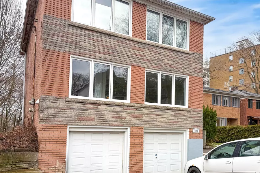 208 Wheeler AVE, Toronto E02, ON M4L 3V6