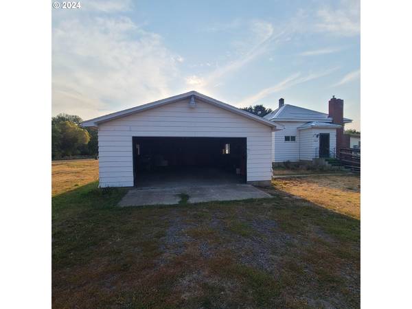 265 N 4TH AVE, Elgin, OR 97827