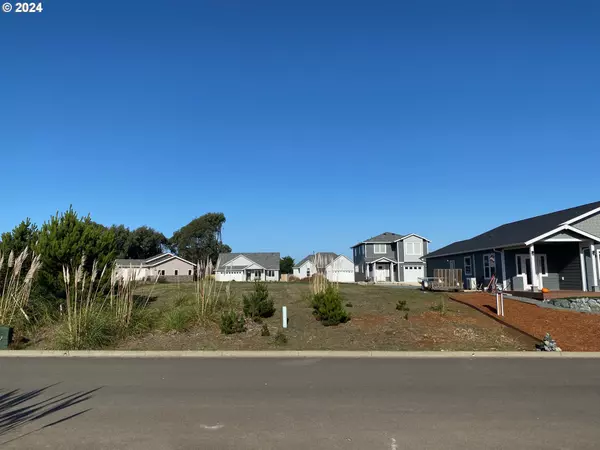 Bandon, OR 97411,848 SEACREST DR