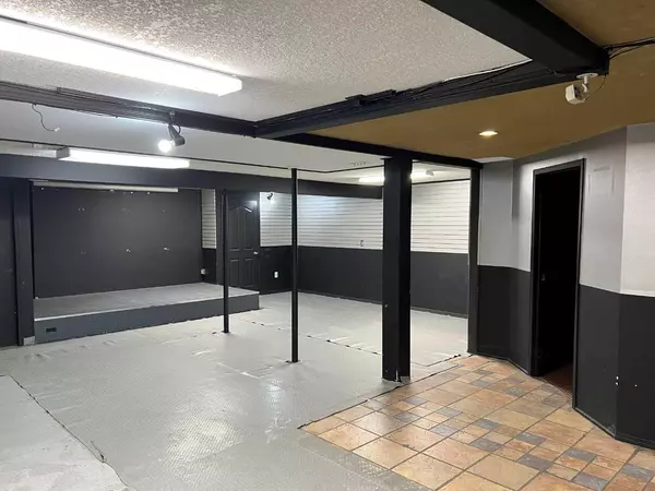 Calgary, AB T2J0P5,10206 Macleod Trail TRL SE