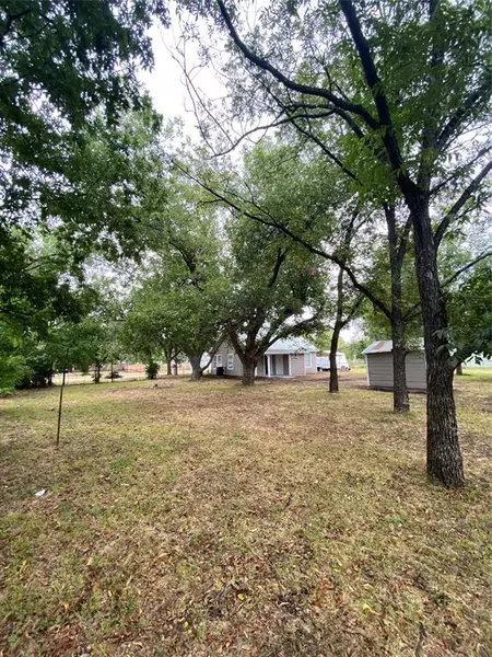 1609 Waco Avenue, Brownwood, TX 76801