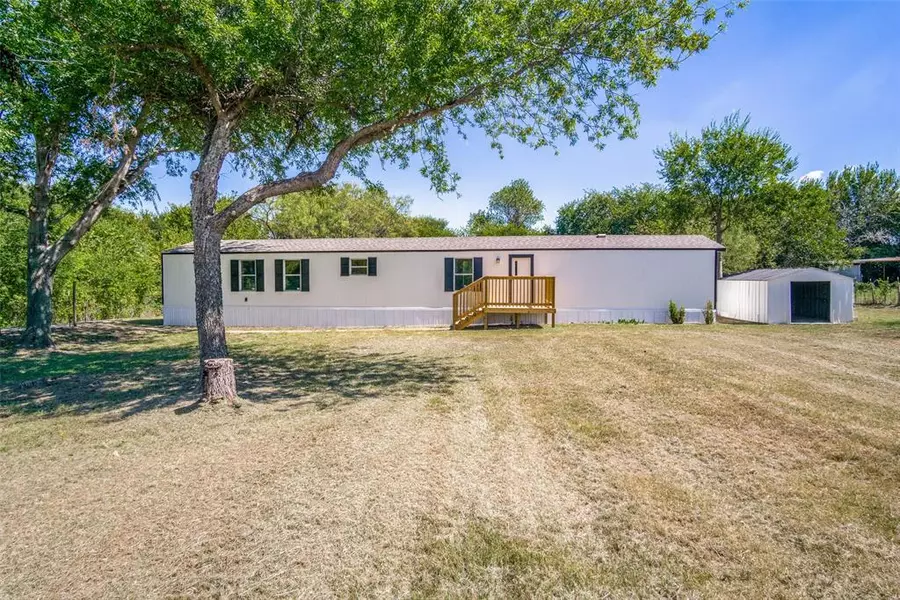 195 Hilltop Meadows Drive, Springtown, TX 76082