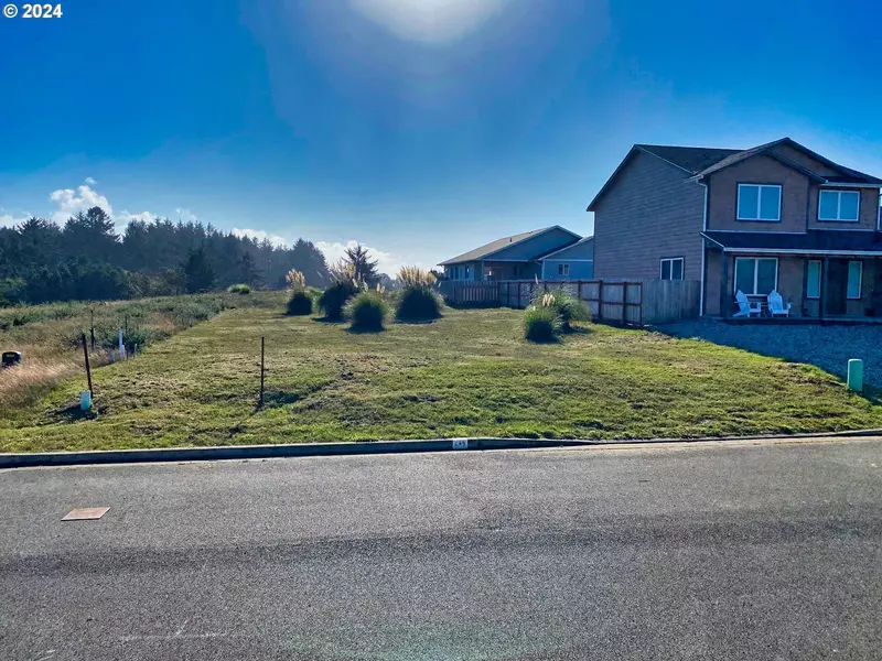 649 SPYGLASS DR, Bandon, OR 97411