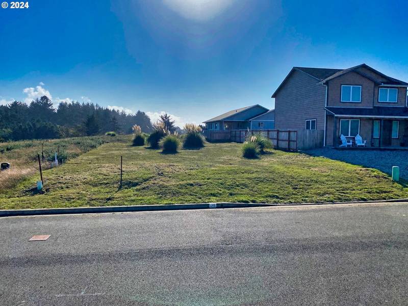 649 SPYGLASS DR, Bandon, OR 97411