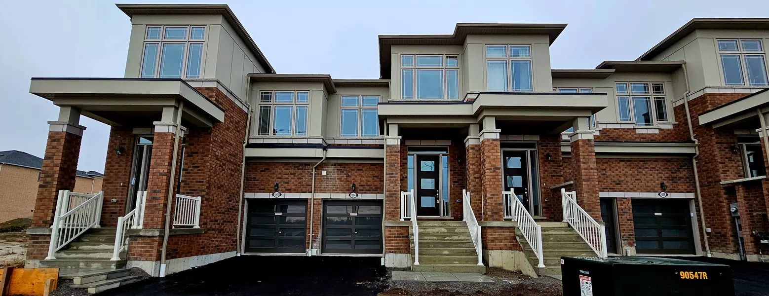 1004 Crowsnest HOLW, Pickering, ON L1X 0P4