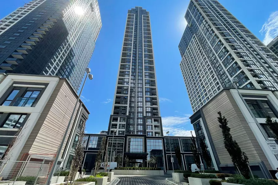 5 Mabelle AVE #4033, Toronto W08, ON M9A 0C8