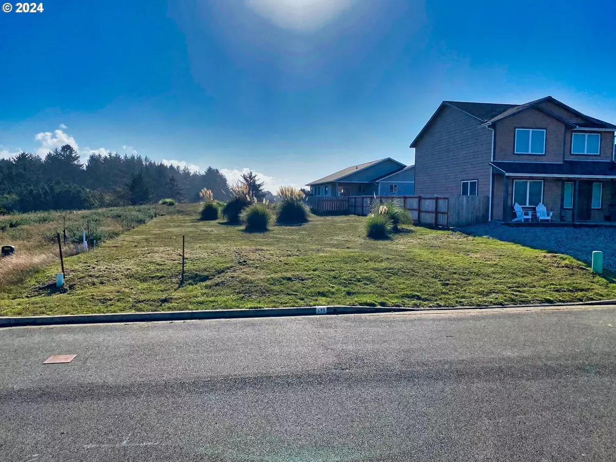 Bandon, OR 97411,649 SPYGLASS DR