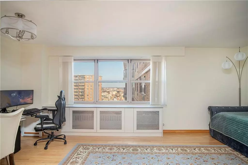 Brooklyn, NY 11224,448 Neptune AVE #20M